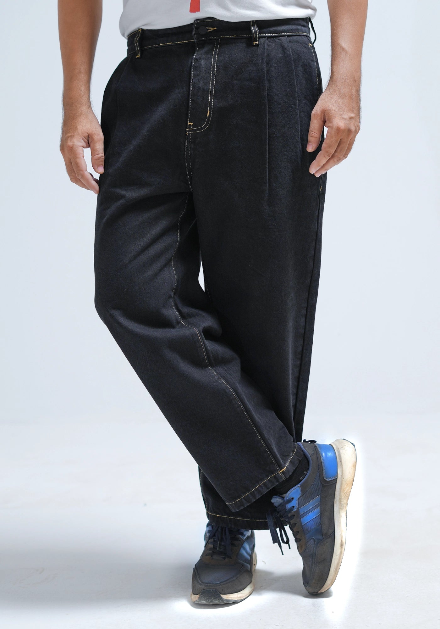 Men Relaxed Fit Pleated Denim Jeans