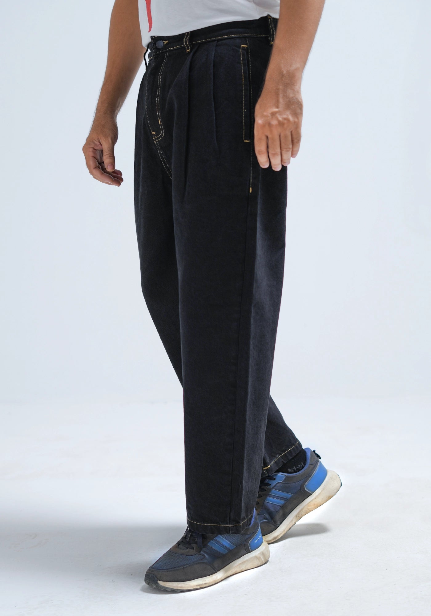 Men Relaxed Fit Pleated Denim Jeans