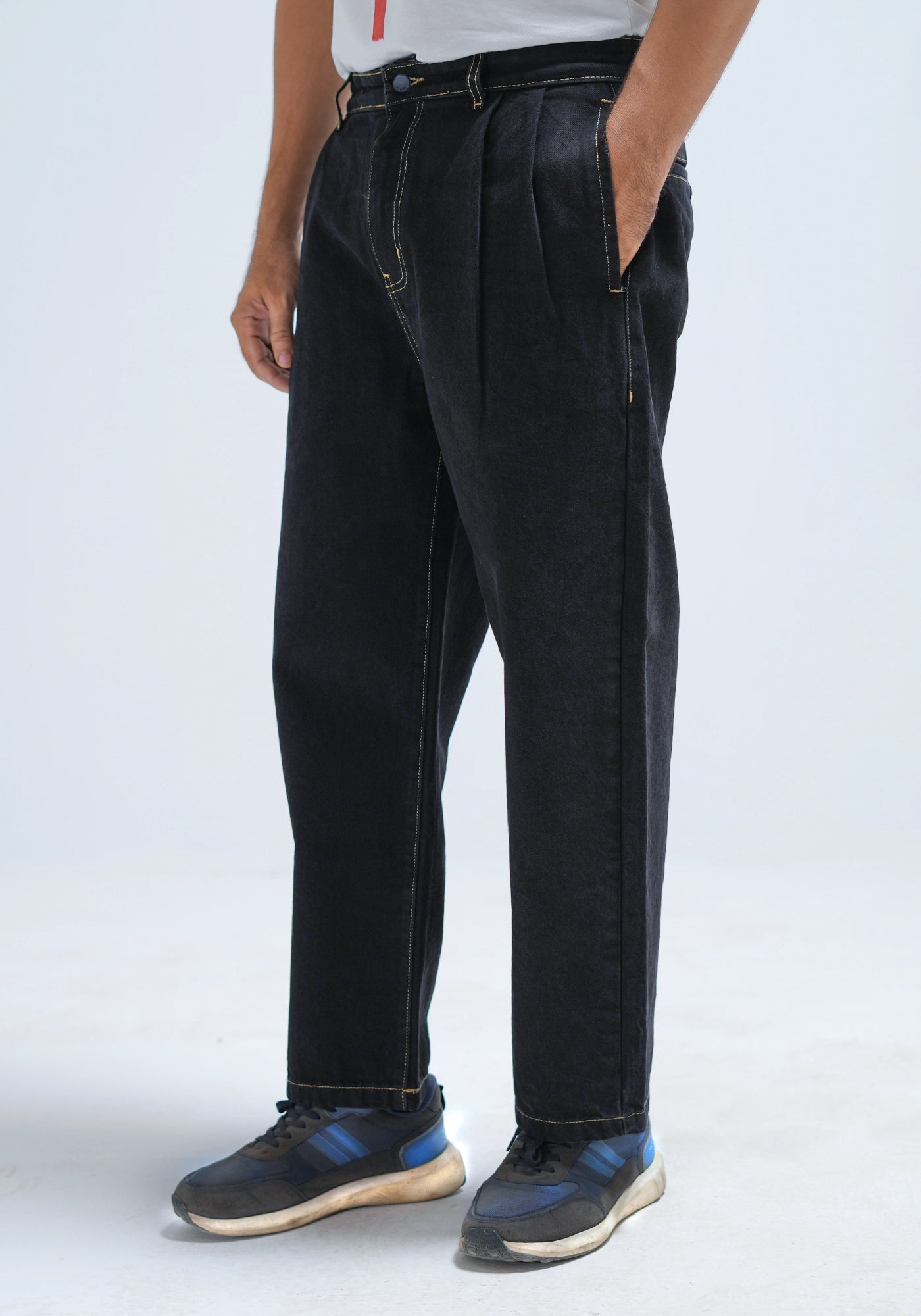 Men Relaxed Fit Pleated Denim Jeans