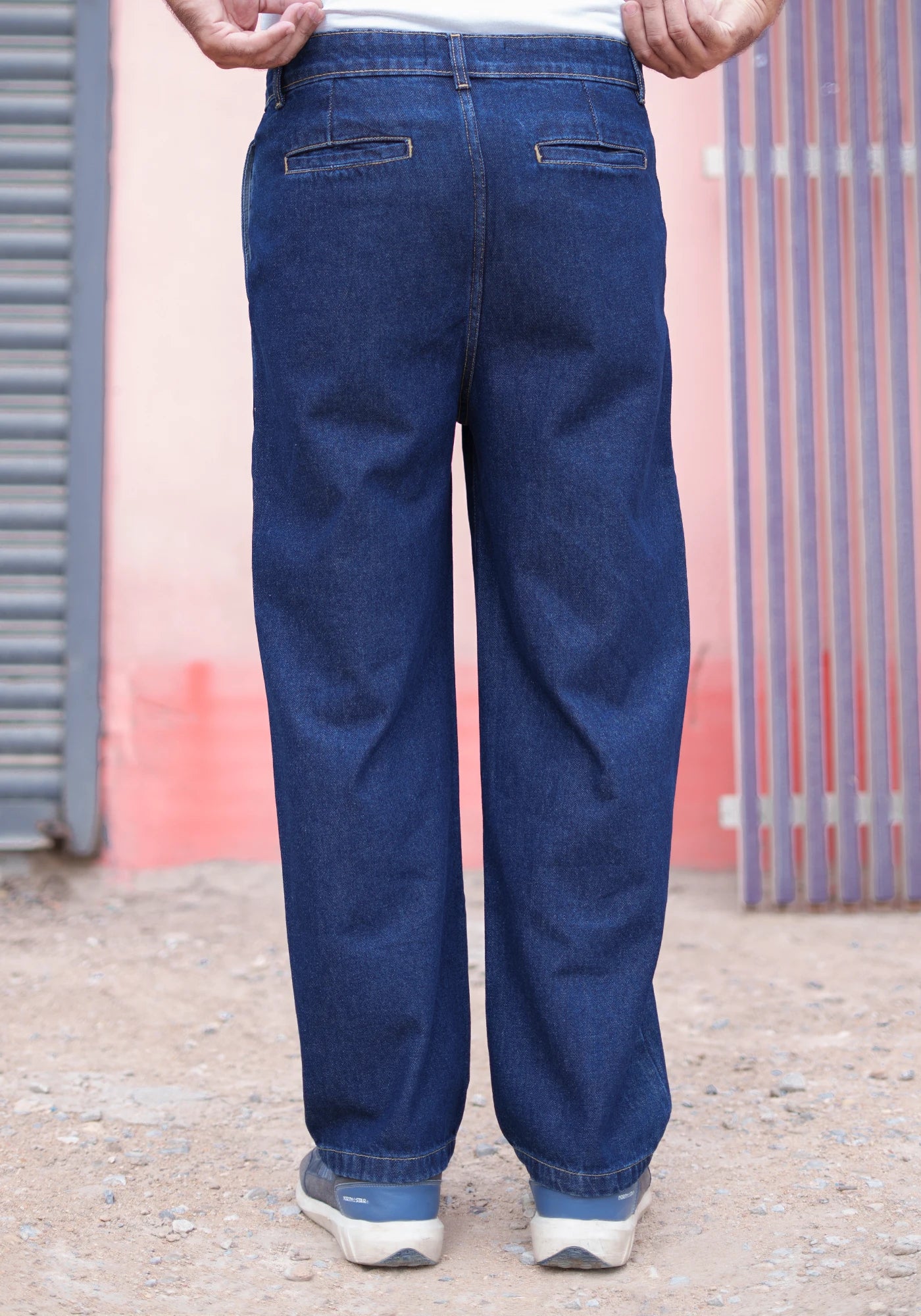 Men Relaxed Fit Pleated Denim Jeans