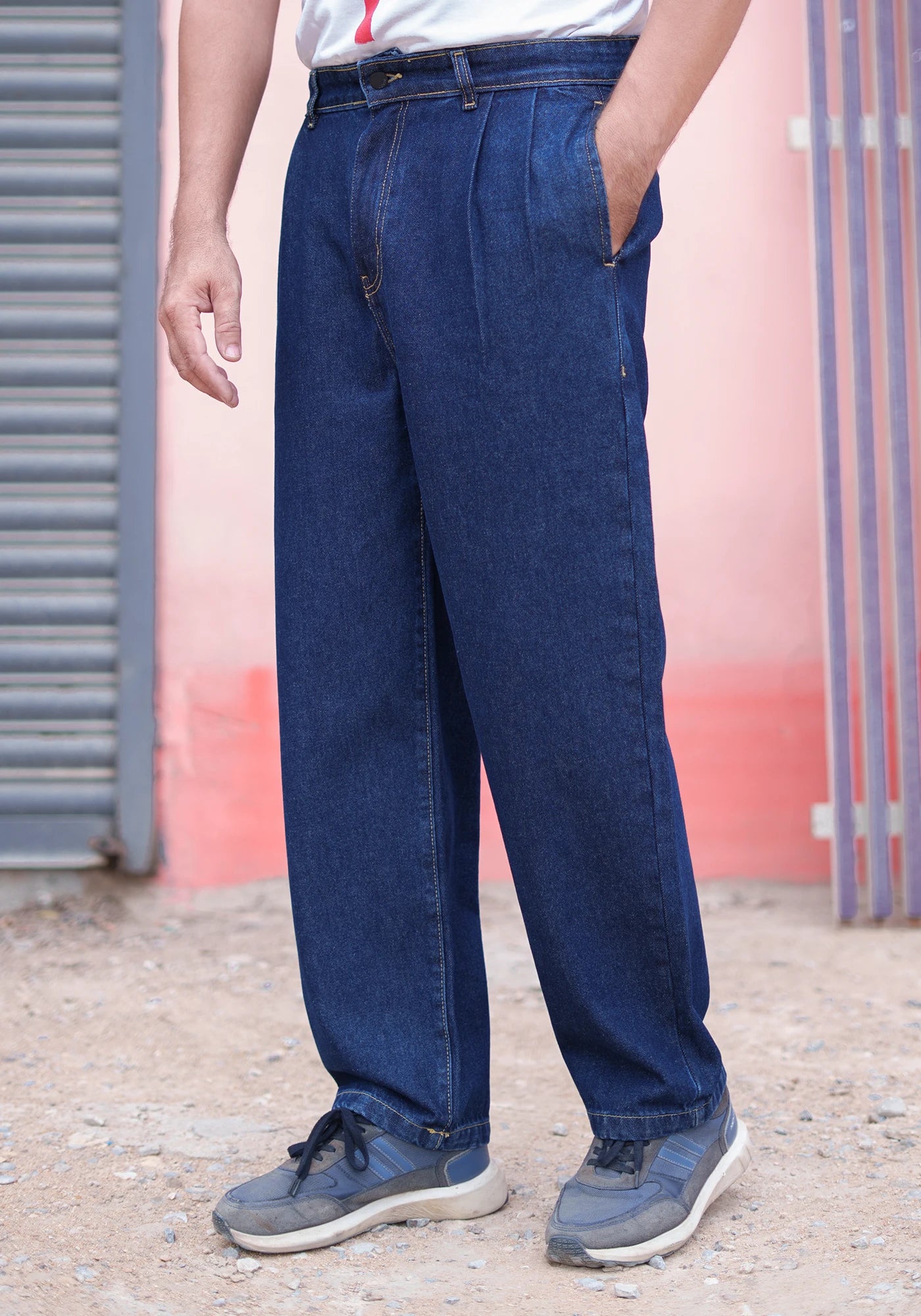 Men Relaxed Fit Pleated Denim Jeans