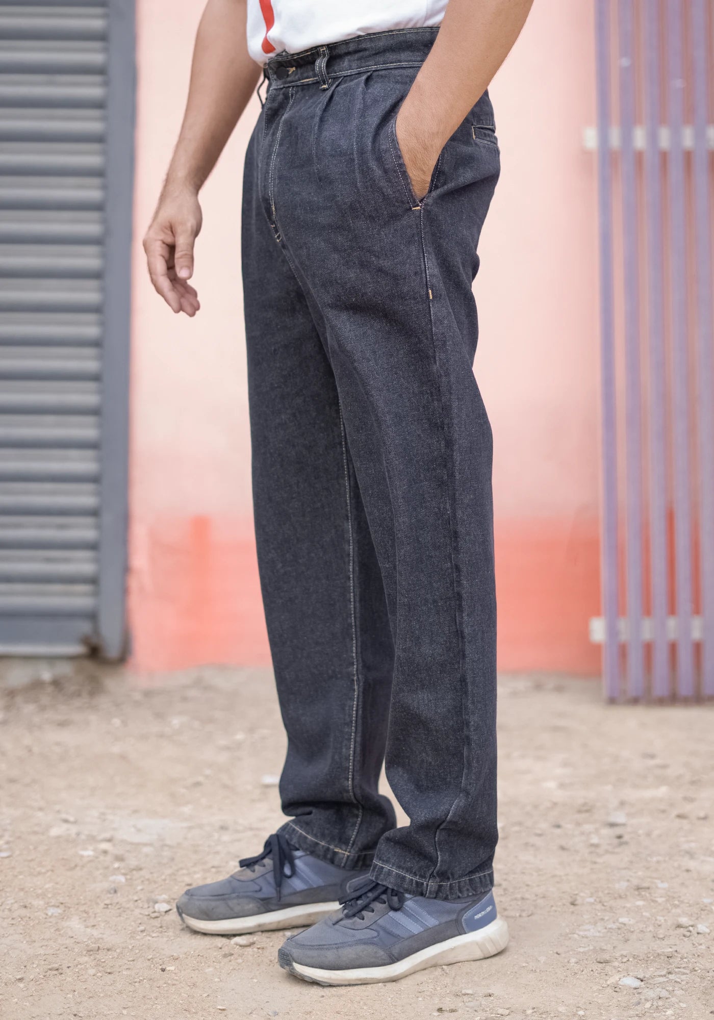 Men Relaxed Fit Pleated Denim Jeans