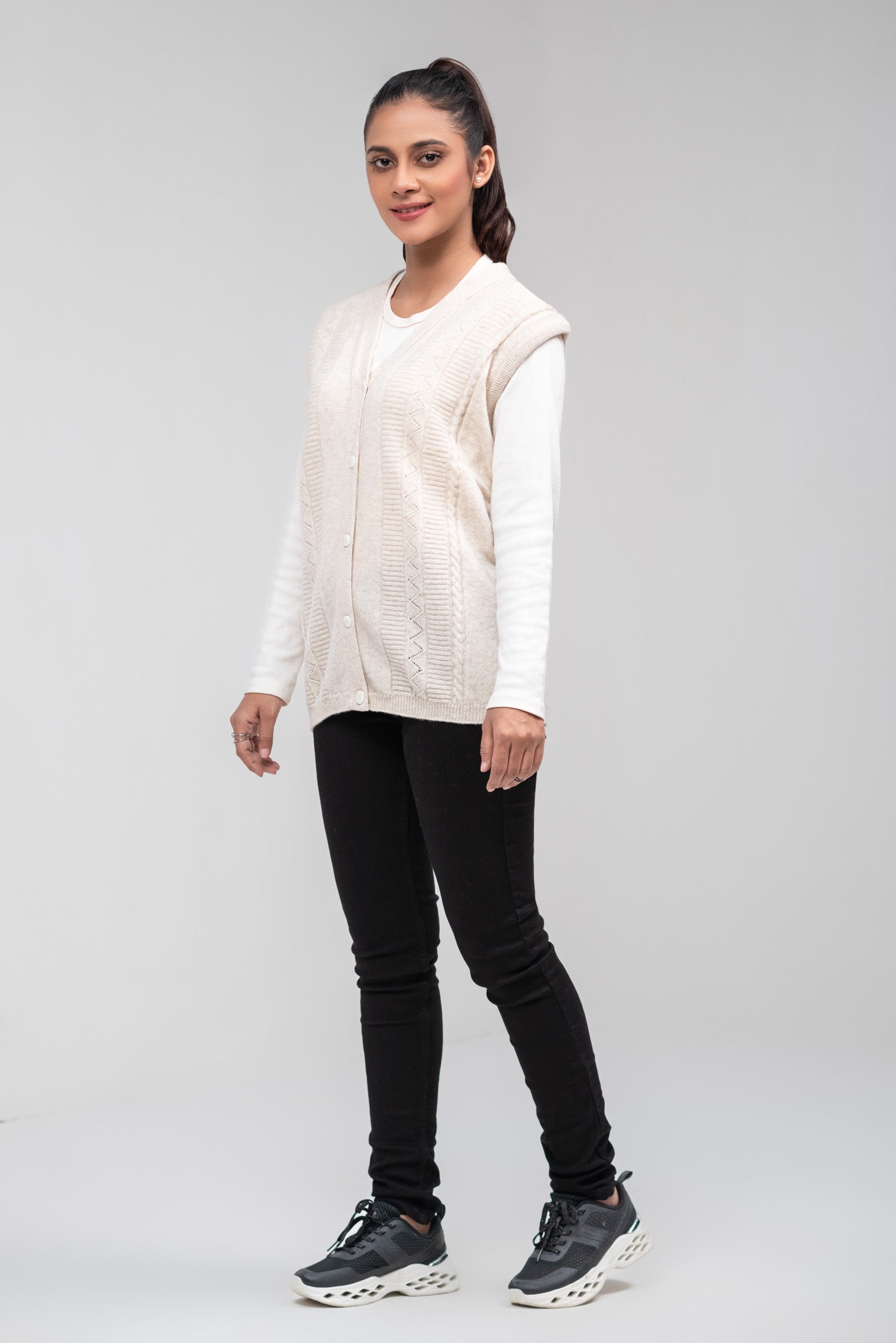 100% Lambswool Sleeve Less Cardigan