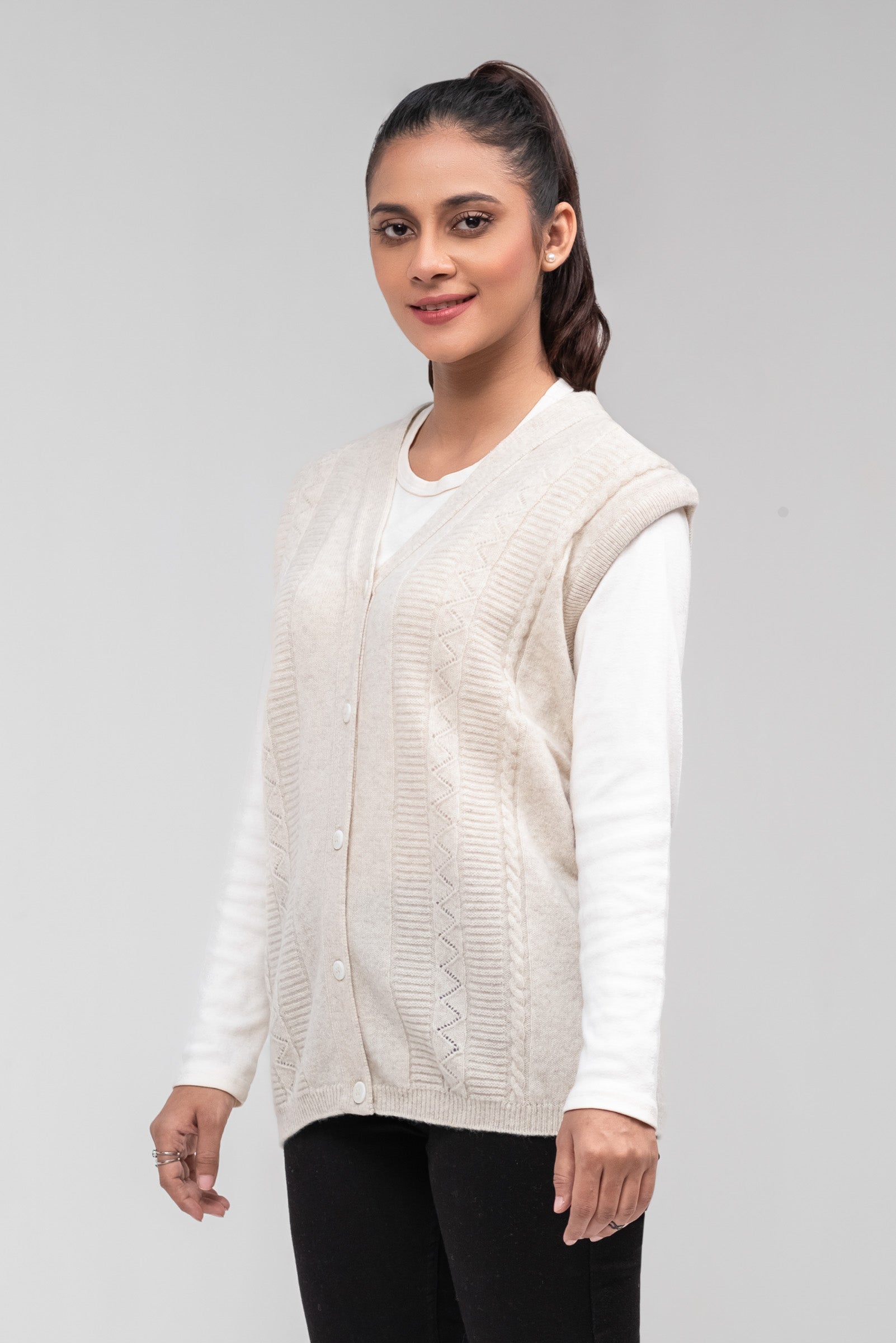 100% Lambswool Sleeve Less Cardigan